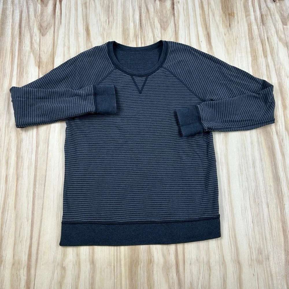 Lululemon Women's 8 Gray Reversible Lightweight Long Sleeve Crewneck Shirt